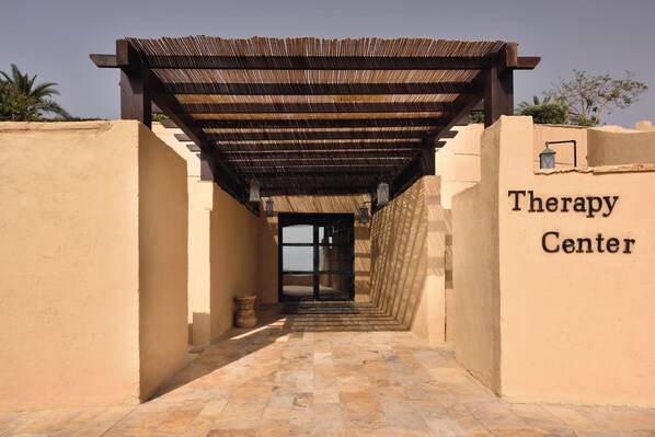 Couples treatment rooms, sauna, hot tub, steam room, hot springs
