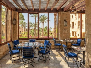 Desayuno buffet (JOD 15 por persona)