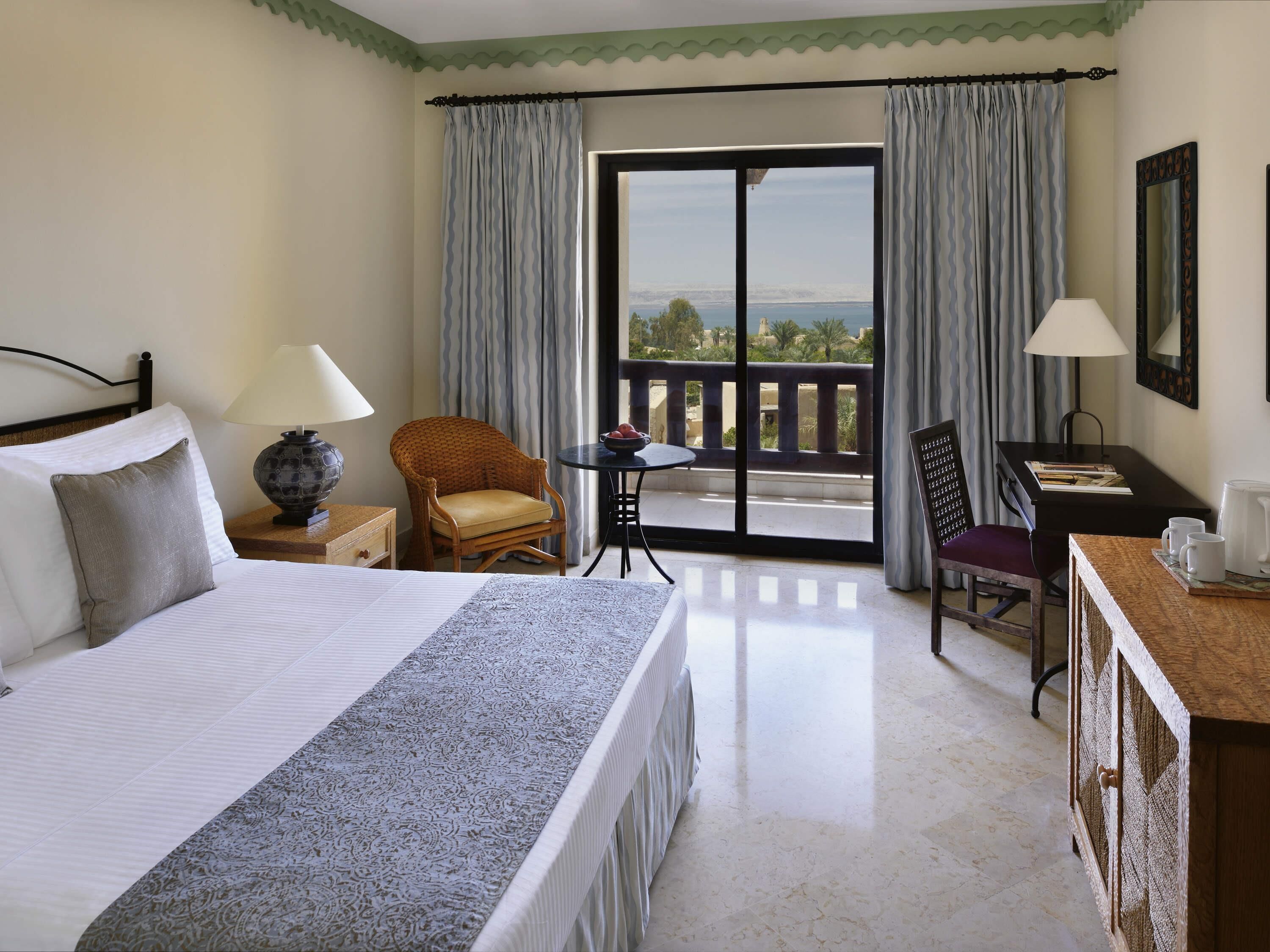 Classic Room, 1 King Bed, Sea View | Free minibar items, in-room safe, desk, laptop workspace