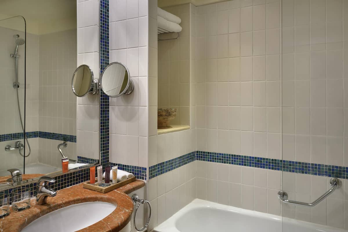 1 bedroom, free minibar items, in-room safe, desk