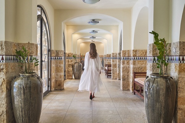 Couples treatment rooms, sauna, hot tub, steam room, hot springs
