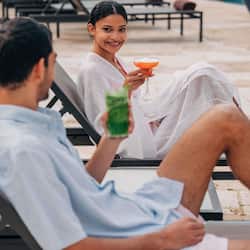 3 bars/lounges, lobby lounge