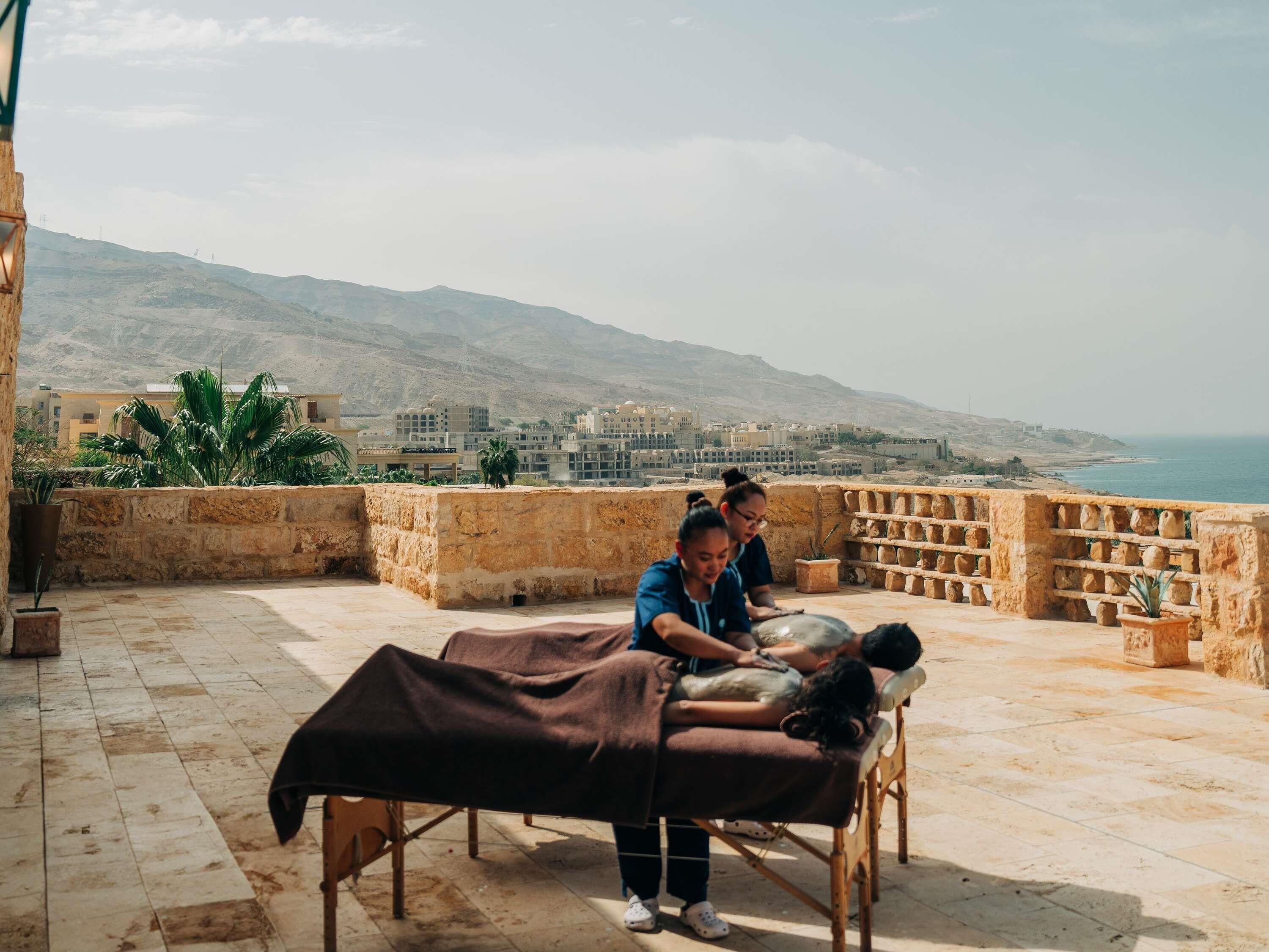 Couples treatment room(s), sauna, hot tub, steam room