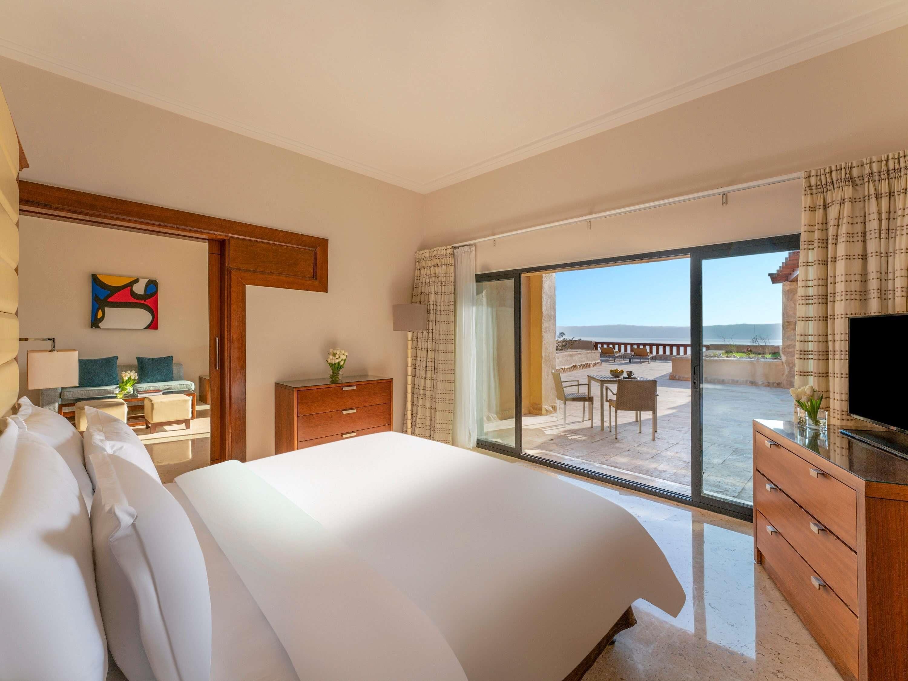 Suite, 1 King Bed, Sea View | Free minibar items, in-room safe, desk, laptop workspace