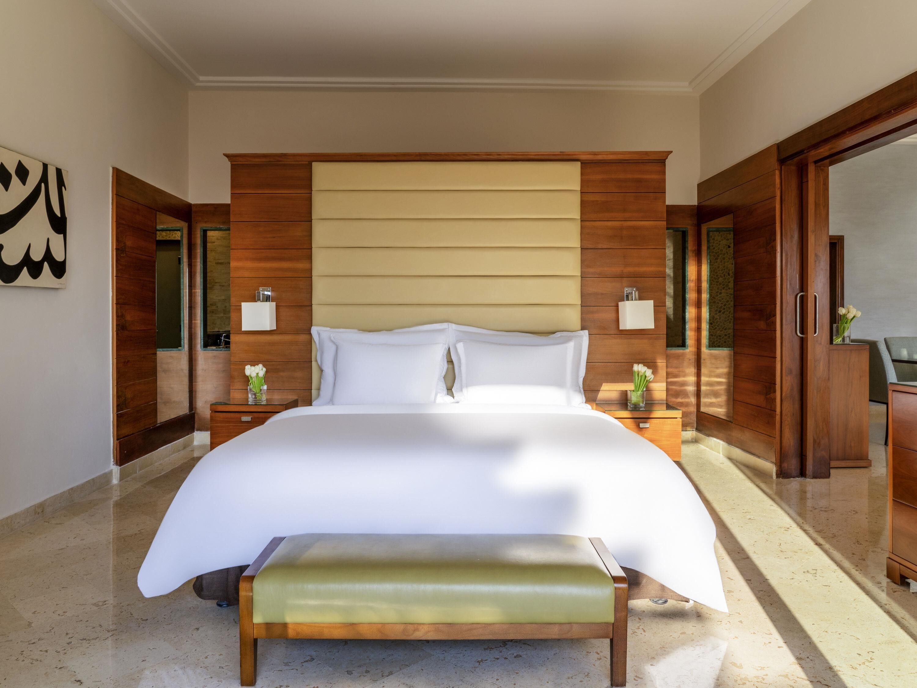 ห้องสวีท, เตียงคิงไซส์ 1 เตียง, วิวทะเล | มินิบาร์ฟรีบางอย่าง, ตู้นิรภัยในห้องพัก, โต๊ะทำงาน