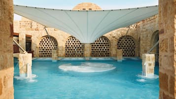 Couples treatment room(s), sauna, hot tub, steam room