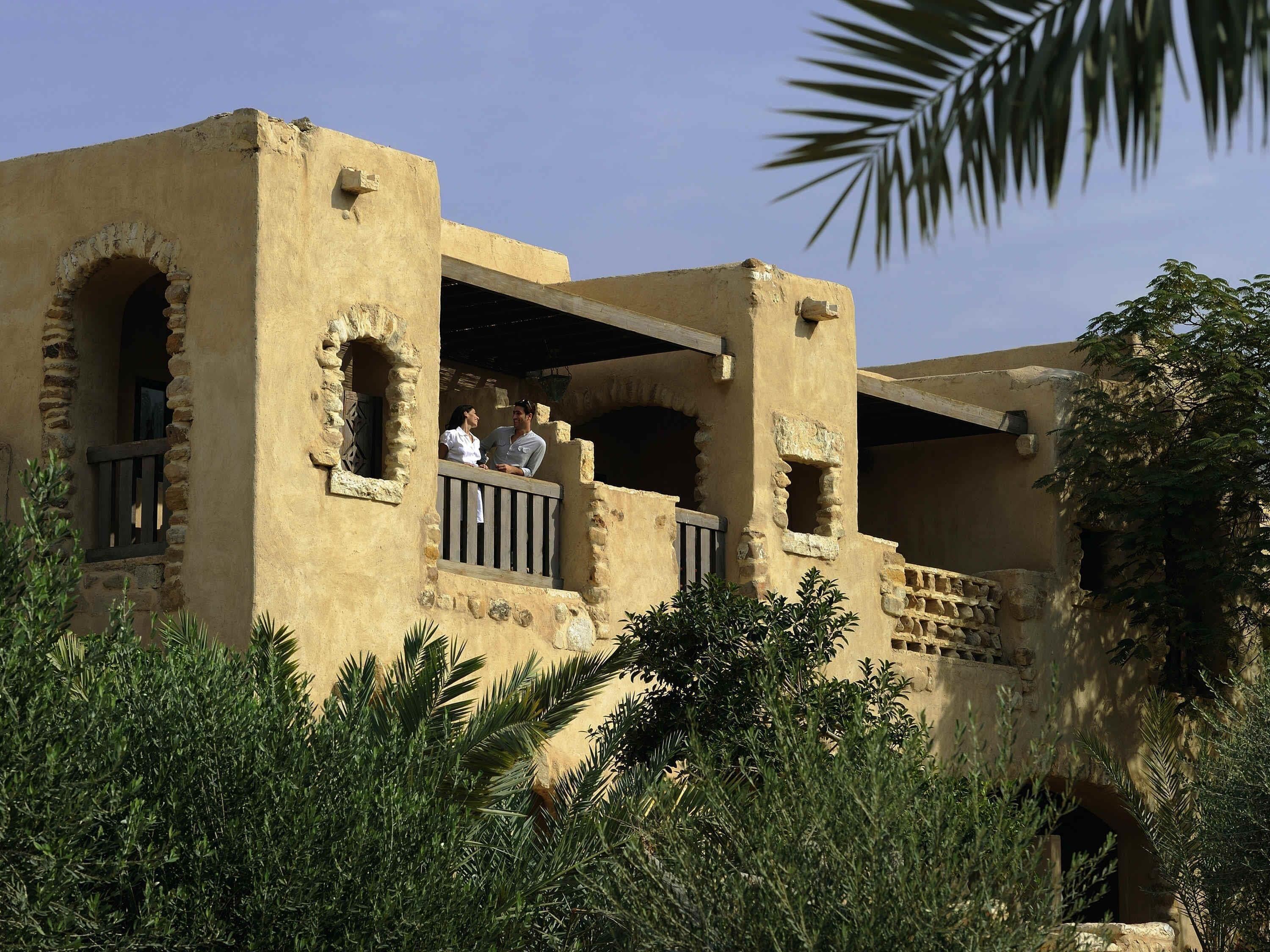 Minibarvarer (inkludert), safe på rommet og skrivebord