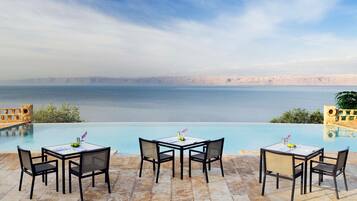 3 bars/lounges, lobby lounge