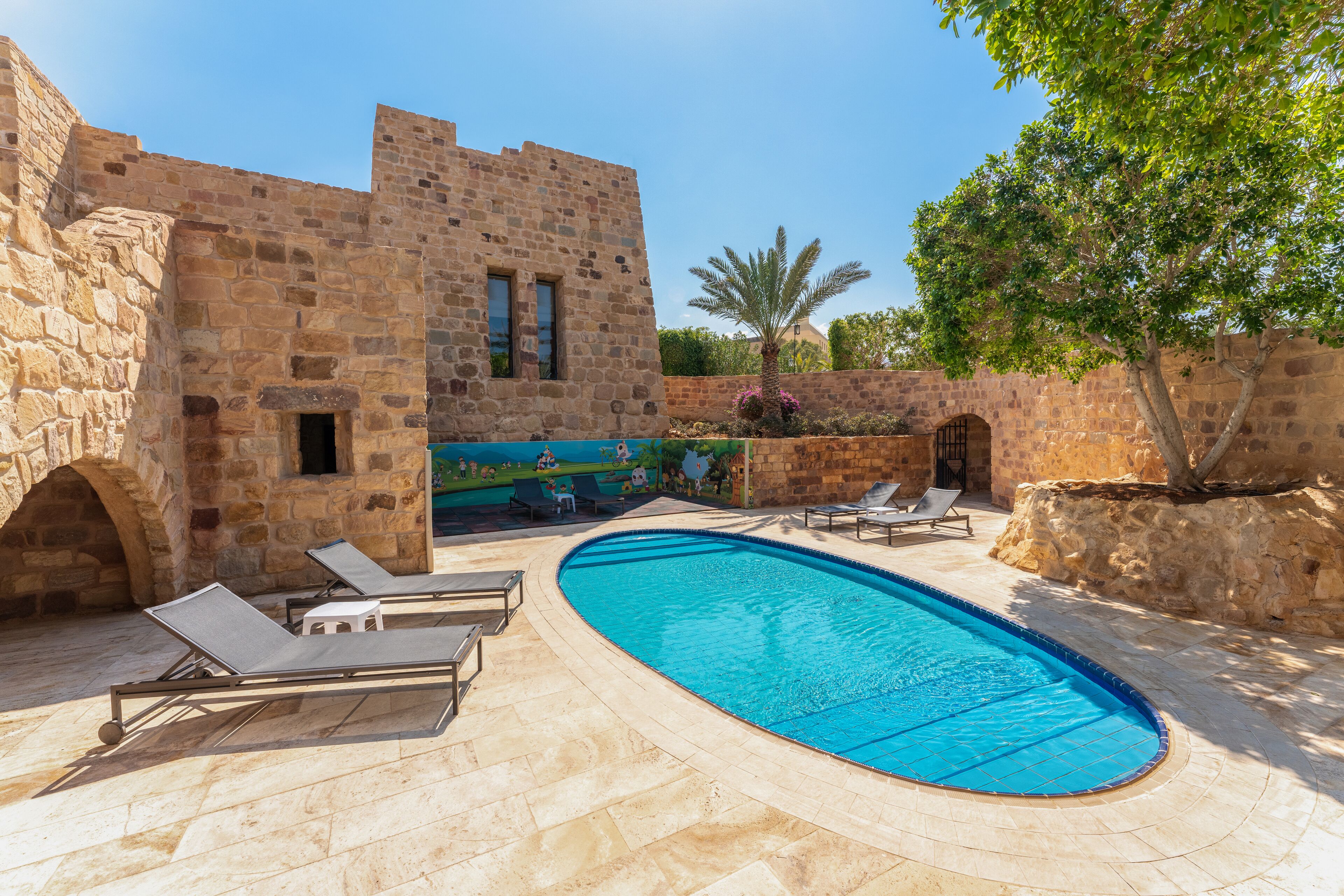 8 outdoor pools, pool umbrellas, pool loungers