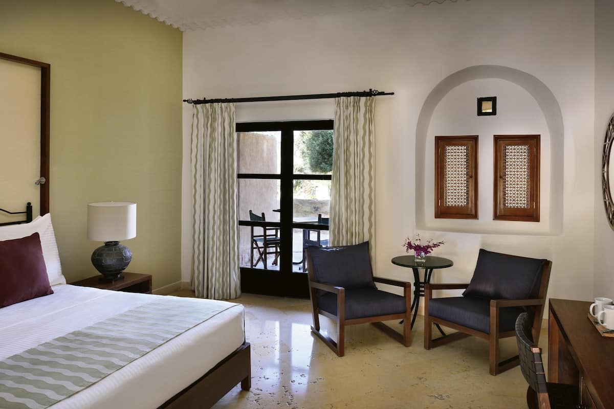 Superior Room, 1 King Bed | 1 bedroom, free minibar items, in-room safe, desk