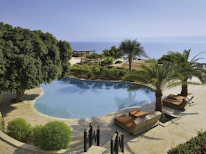 Free minibar items, in-room safe, desk, laptop workspace - Mövenpick Dead Sea Jordan (Sweimeh)