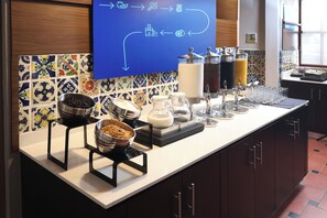 Petit déjeuner servi tous les jours en supplément