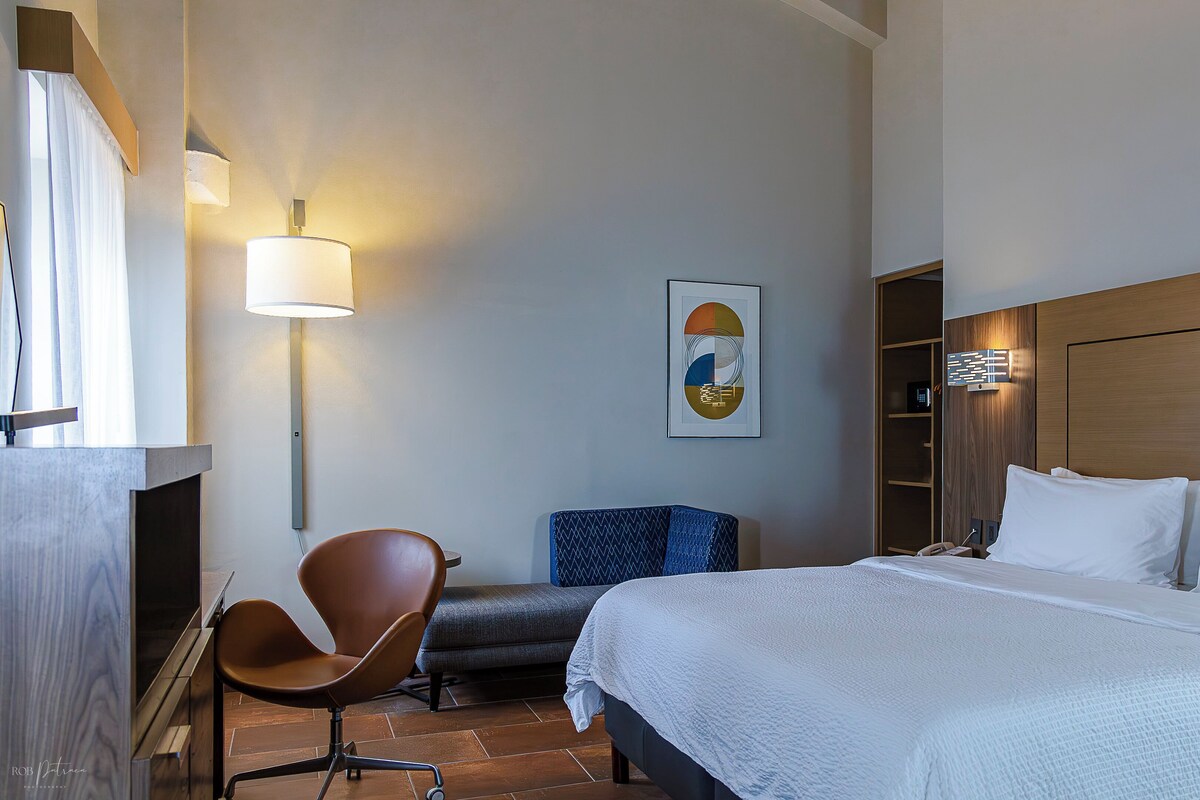 Standaard kamer, 1 kingsize bed (Quiet Zone) | Luxe beddengoed, een kluis op de kamer, een bureau