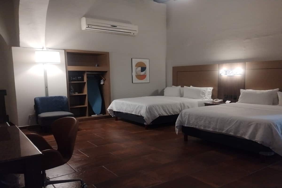 Standard Room, 2 Queen Beds, Pool Access