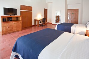 1 bedroom, premium bedding, in-room safe, desk