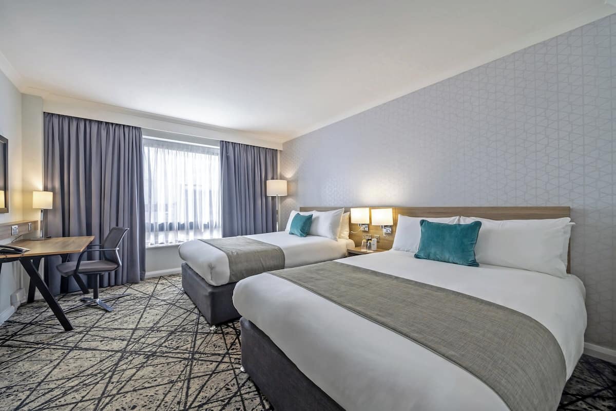 Habitación estándar, 2 camas matrimoniales | Sábanas de algodón egipcio y ropa de cama de alta calidad