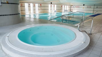 Indoor pool, sun loungers