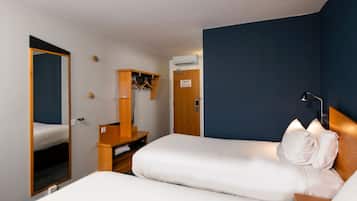 Standard Room, 2 Twin Beds (with Free Hot Breakfast) | Desk, laptop workspace, iron/ironing board, WiFi (free)