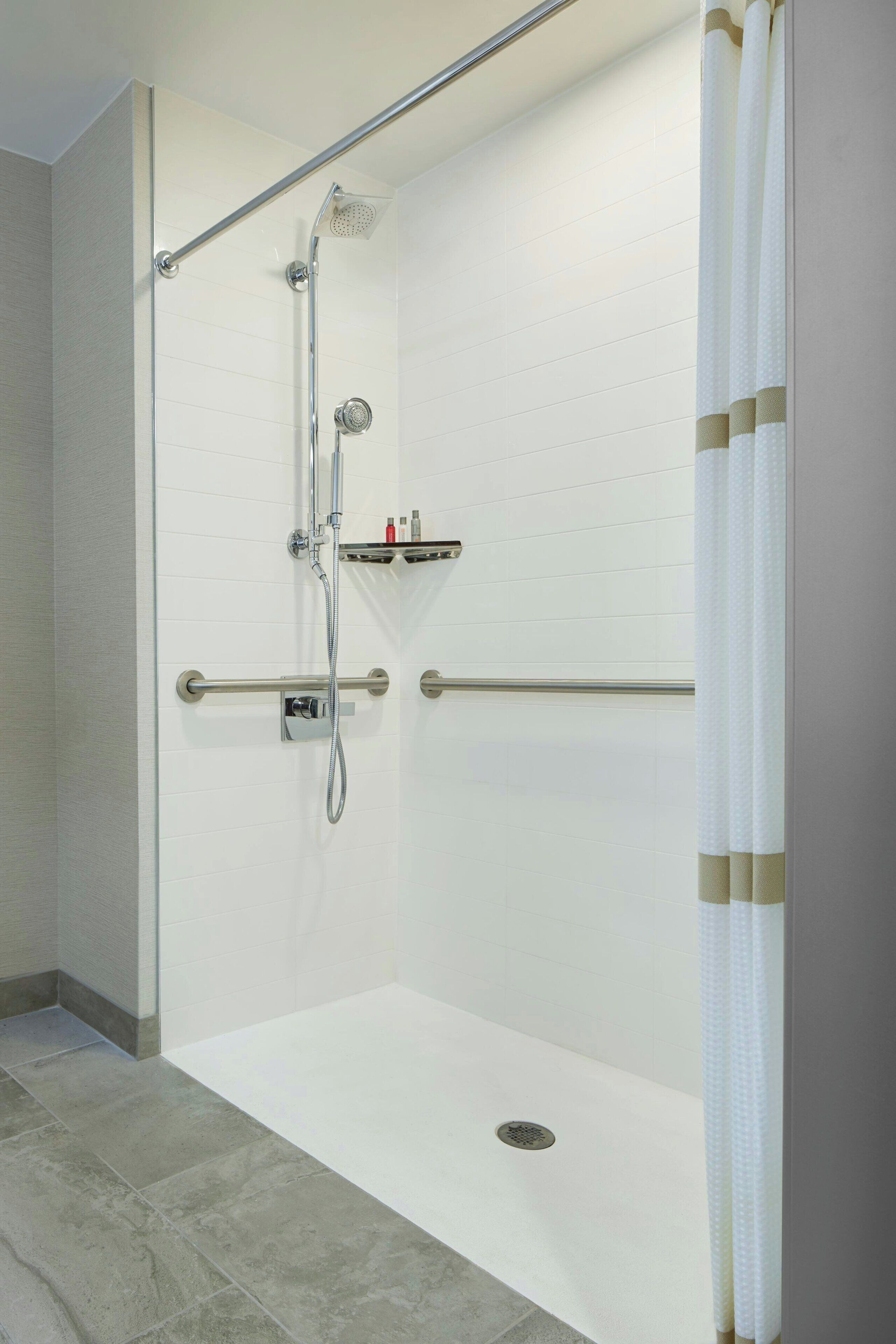 room, 1 king bed, non smoking | bathroom | combined shower/bathtub, designer toiletries, hair dryer, towels