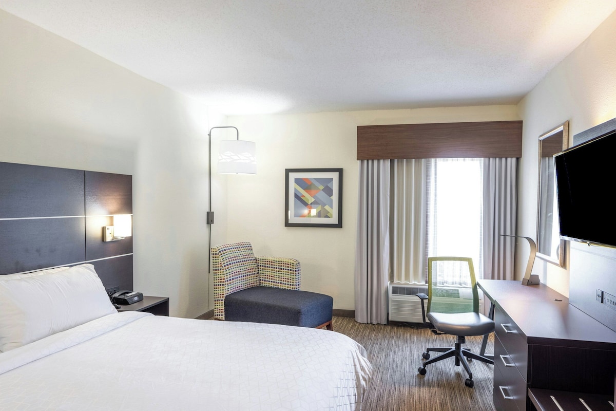 Premium bedding, in-room safe, iron/ironing board, free cots/infant beds