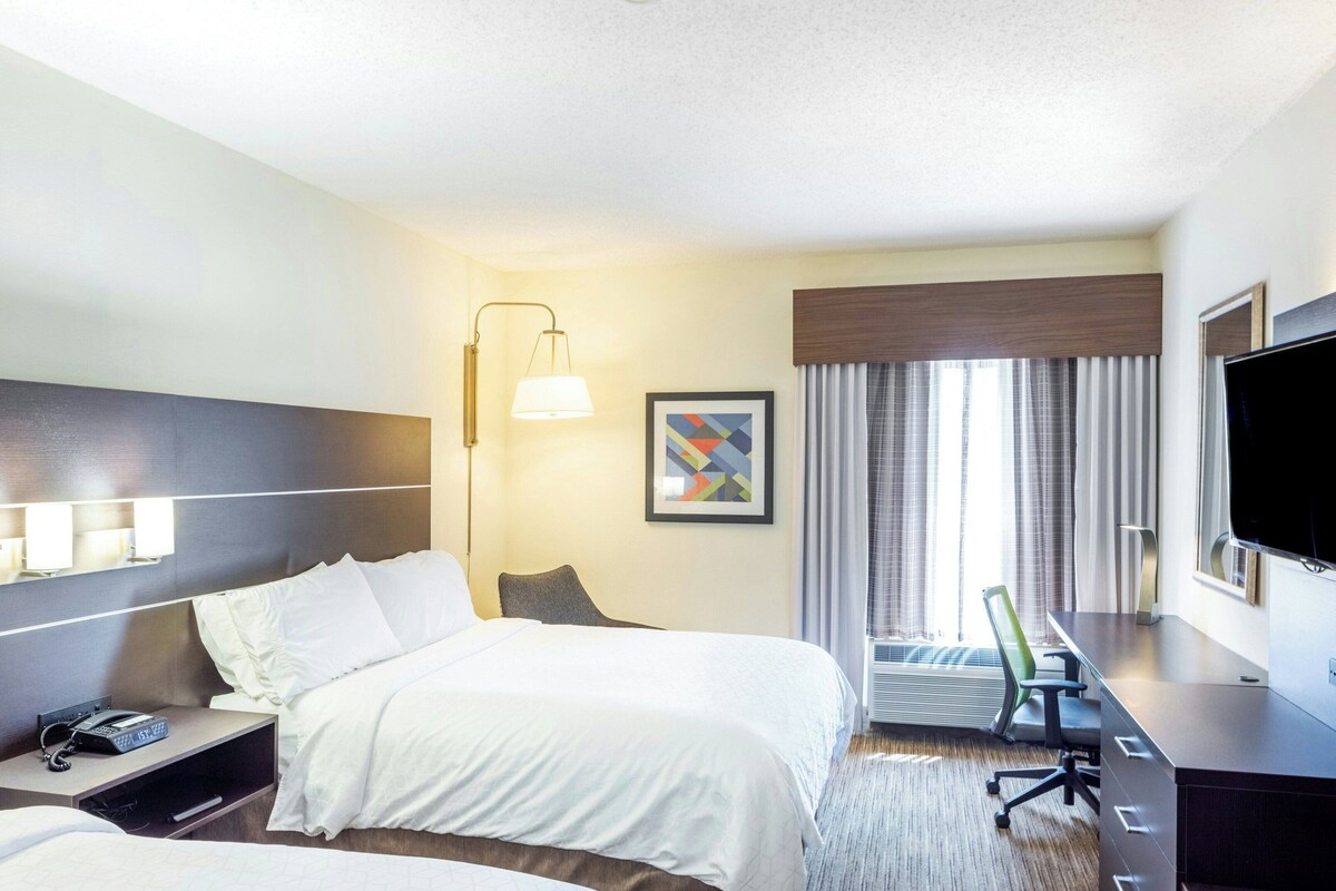Standard Room, 2 Queen Beds | Premium bedding, in-room safe, iron/ironing board, cribs (free)