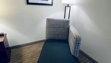 Standard Room, 1 King Bed | Premium bedding, in-room safe, iron/ironing board, free cots/infant beds