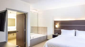 Premium bedding, in-room safe, iron/ironing board, free cots/infant beds