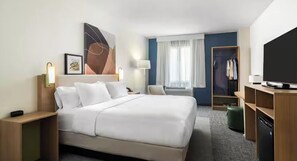 Premium bedding, pillowtop beds, desk, laptop workspace - Spark by Hilton Oxford (Oxford)