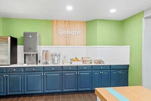 Free daily continental breakfast 