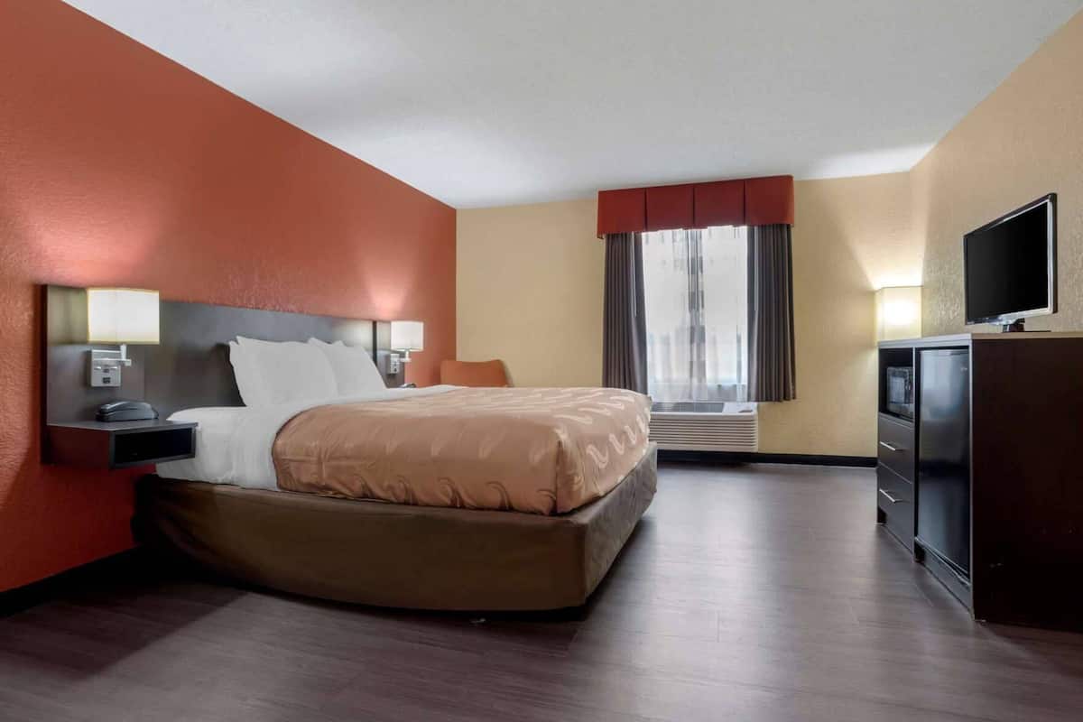 Premium bedding, in-room safe, desk, iron/ironing board