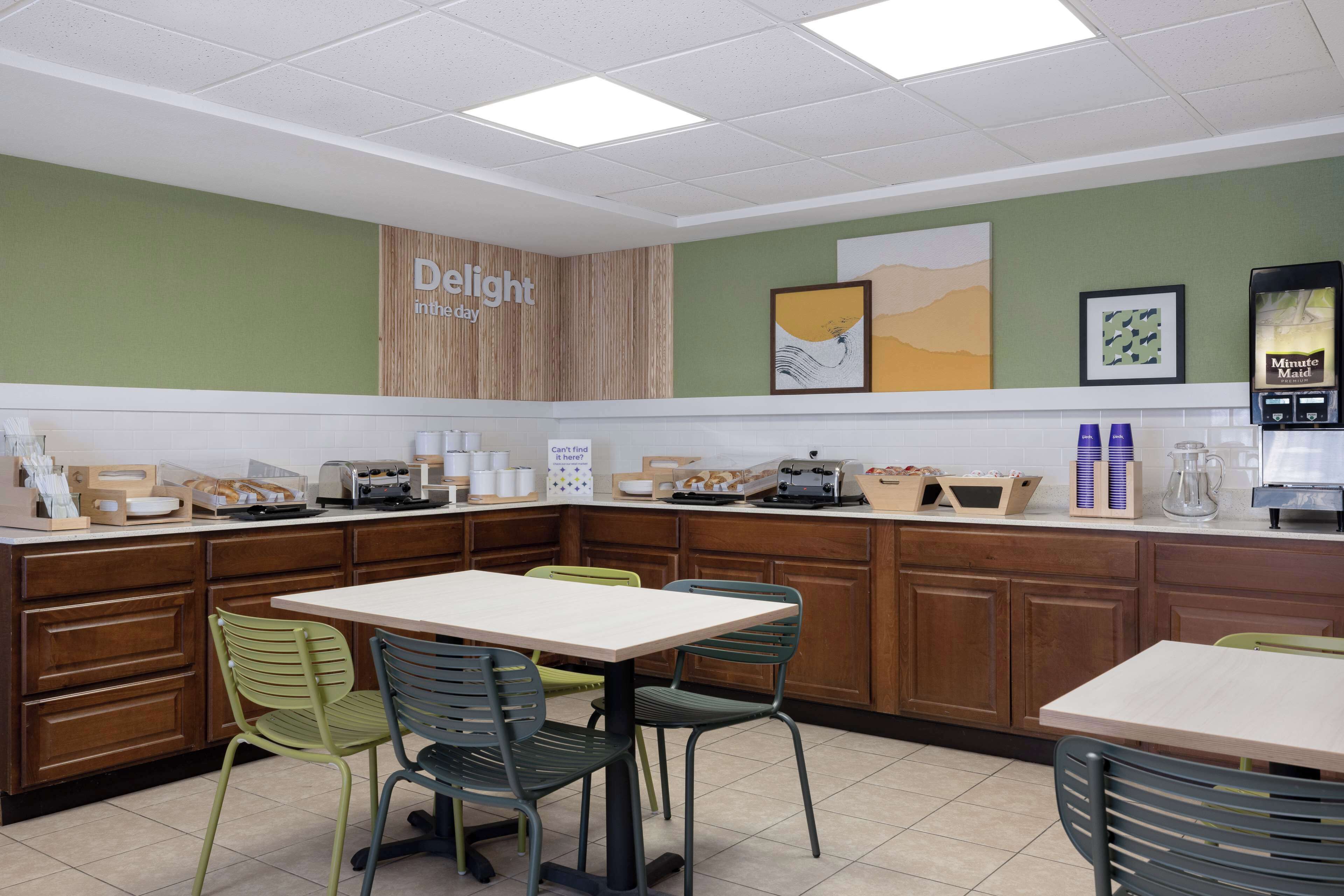 Free daily continental breakfast