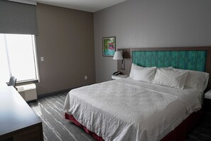 Standard king non smoking | 1 bedroom, in-room safe, blackout drapes, iron/ironing board - Hampton Inn Bentonville/Rogers (Rogers)