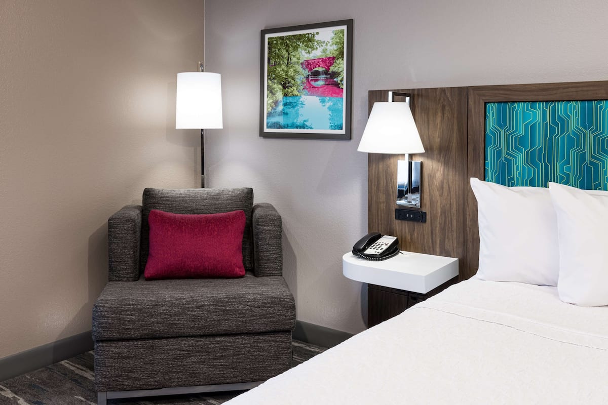 Room, 1 King Bed, Accessible, Non Smoking | 1 bedroom, in-room safe, blackout curtains, iron/ironing board