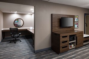 1 bedroom, in-room safe, blackout curtains, iron/ironing board - Hampton Inn Bentonville/Rogers (Rogers)