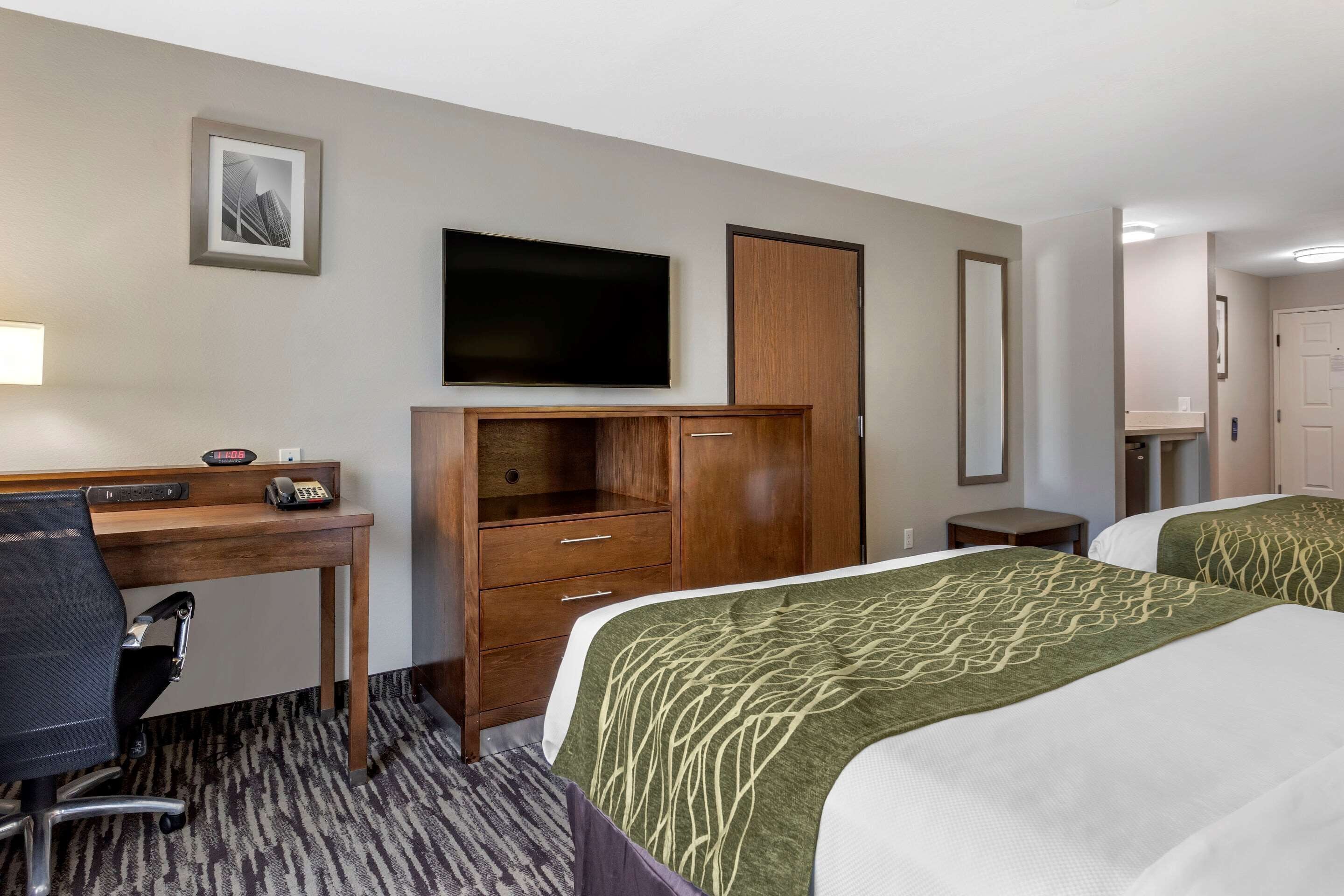 standard room, 2 queen beds, non smoking | desk, blackout curtains, soundproofing, iron/ironing board