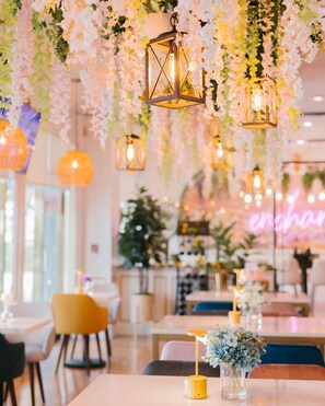Café - Garden Suite Hotel (Los Angeles)