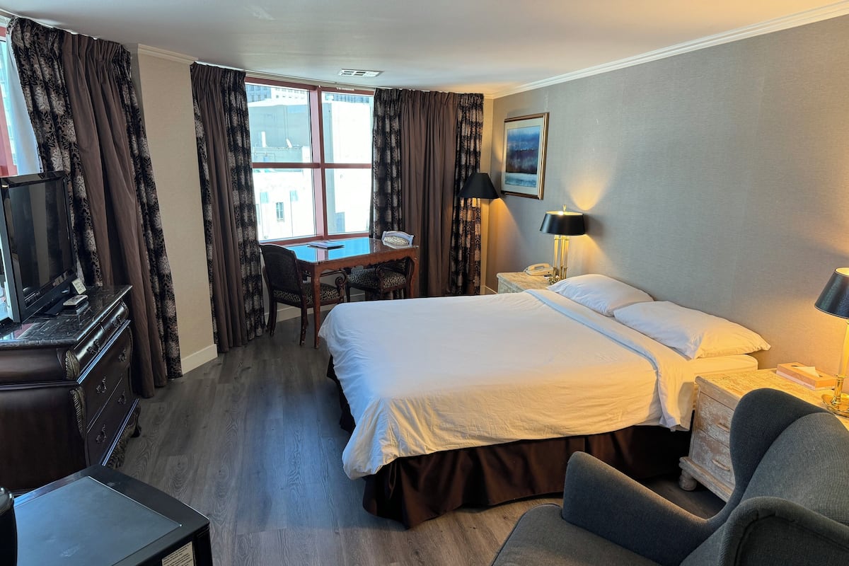 1 bedroom, hypo-allergenic bedding, in-room safe, desk