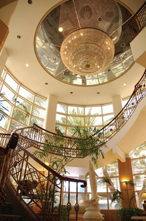 Staircase - Garden Suite Hotel (Los Angeles)