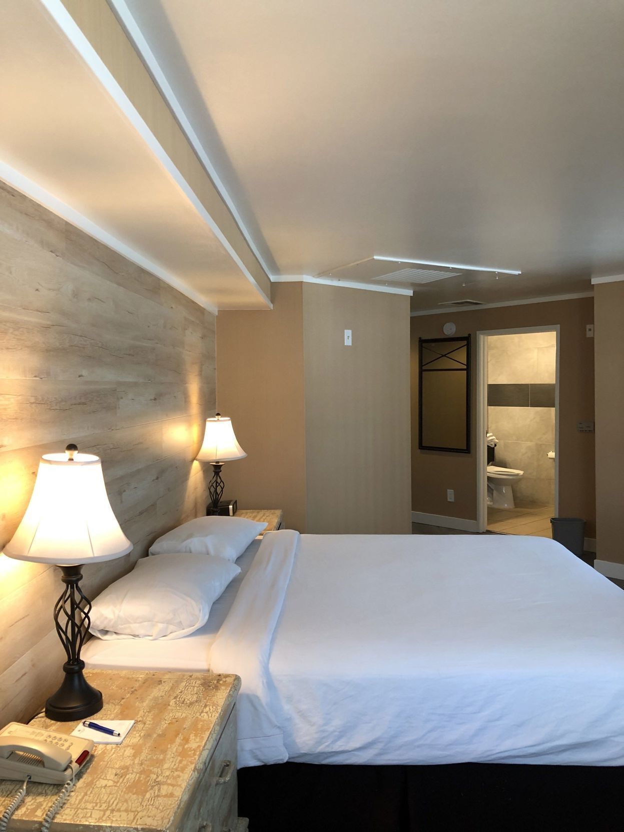 Hypo-allergenic bedding, in-room safe, desk, blackout curtains