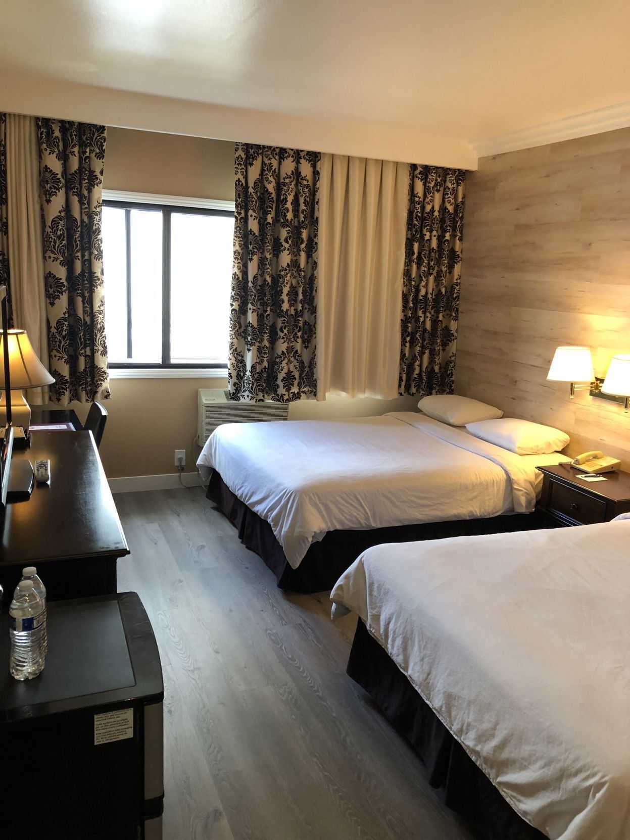 Hypo-allergenic bedding, in-room safe, desk, blackout curtains
