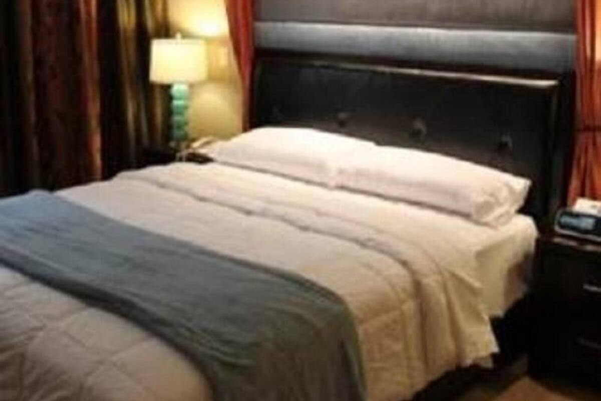 Roupas de cama antialérgicas, cofres nos quartos, escrivaninha