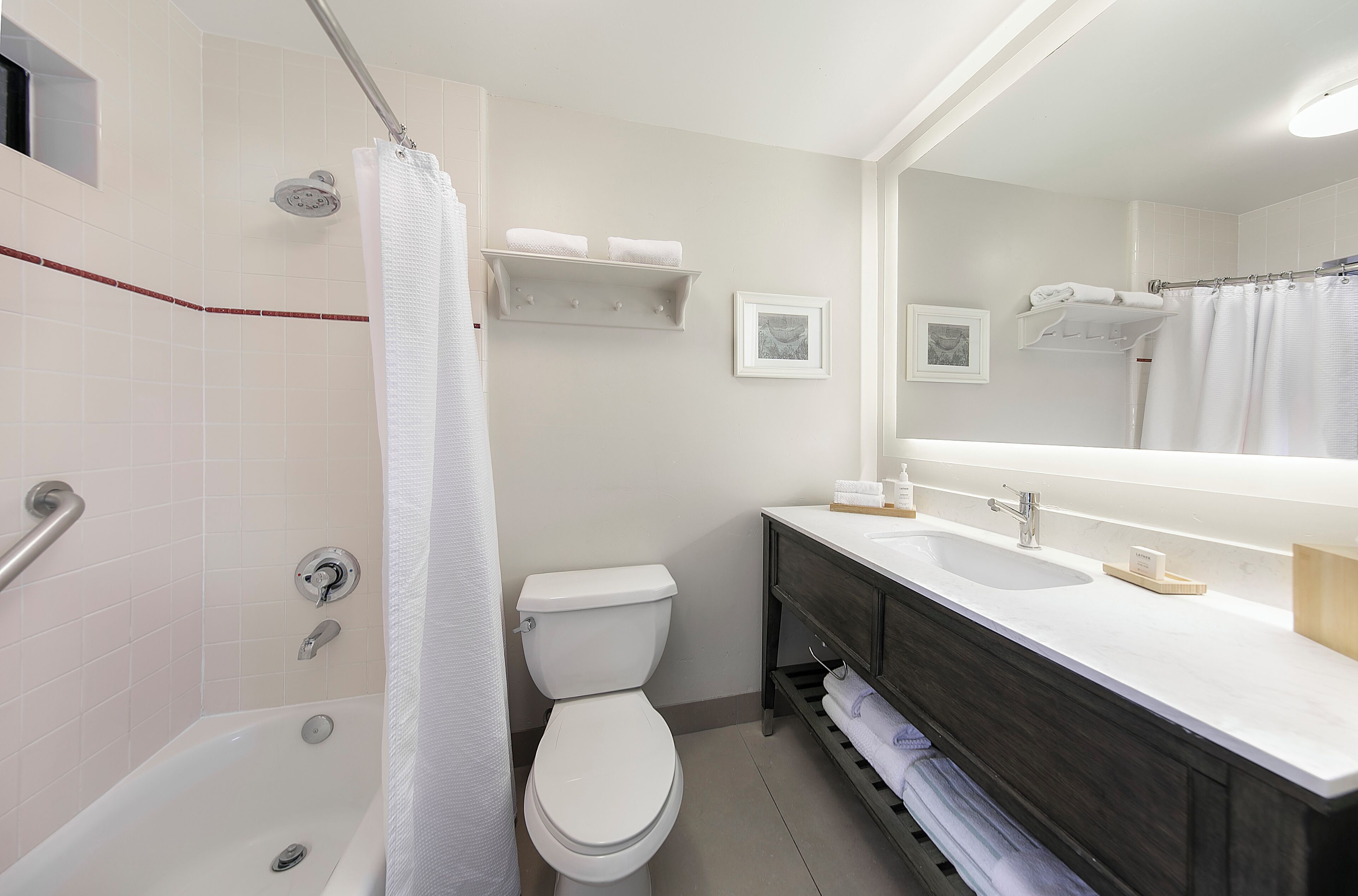 combined shower/bathtub, eco-friendly toiletries, hair dryer, towels