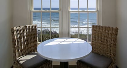 Cottage Inn By The Sea