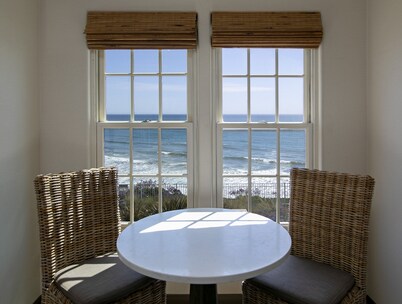 Cottage Inn By The Sea