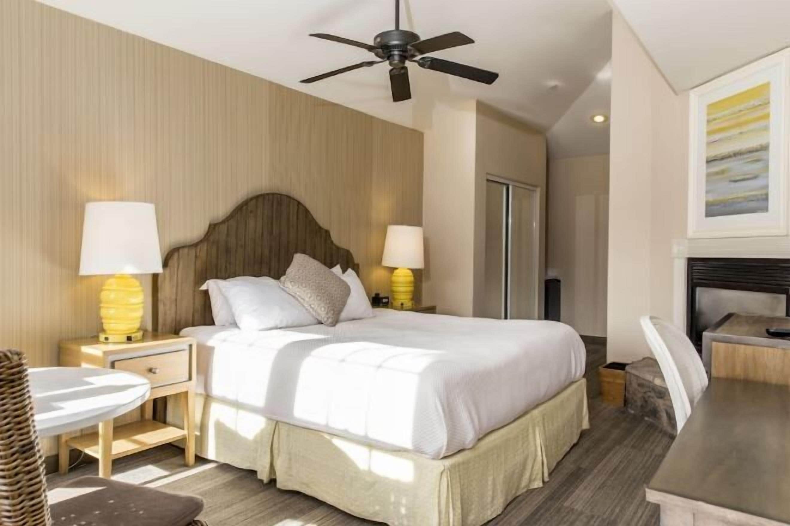 Caja de seguridad en la habitación y escritorio 