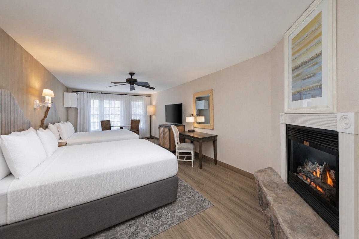 Traditional Room (2 Kings) | In-room safe, desk, laptop workspace, iron/ironing board