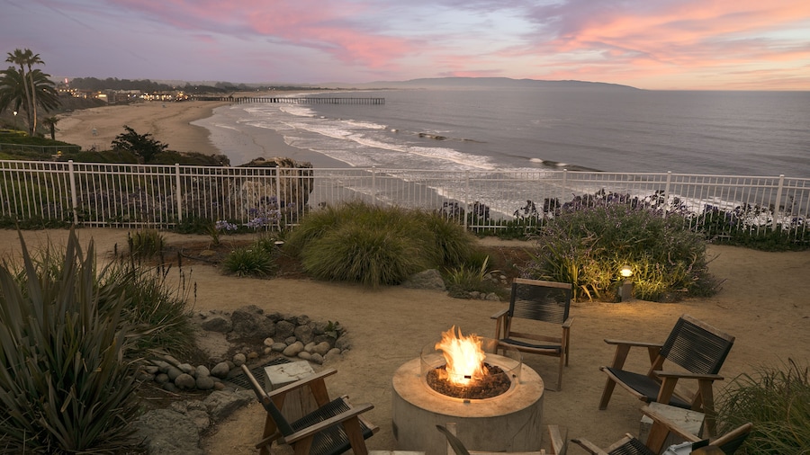 Cottage Inn By The Sea