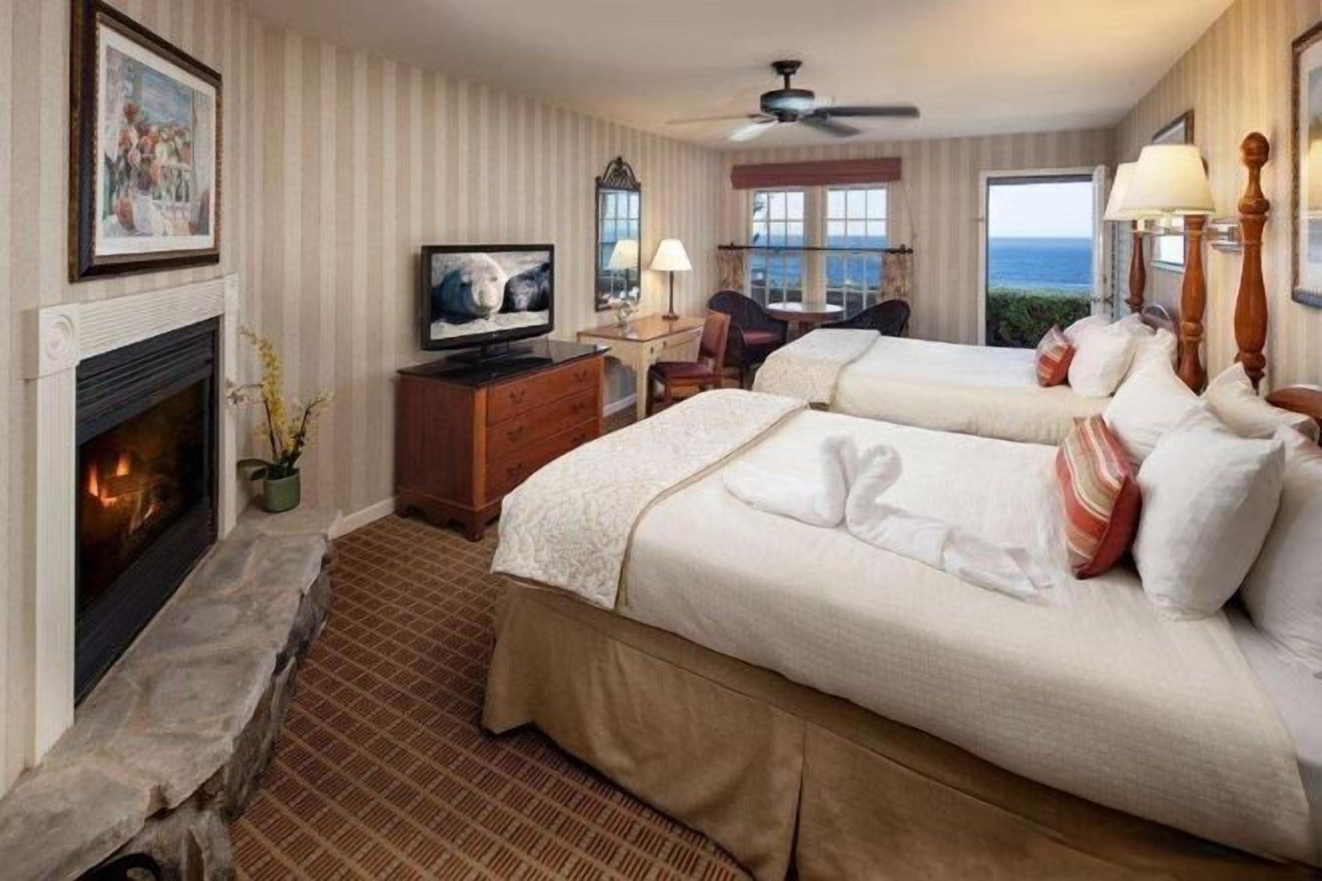 Caja de seguridad en la habitación y escritorio 