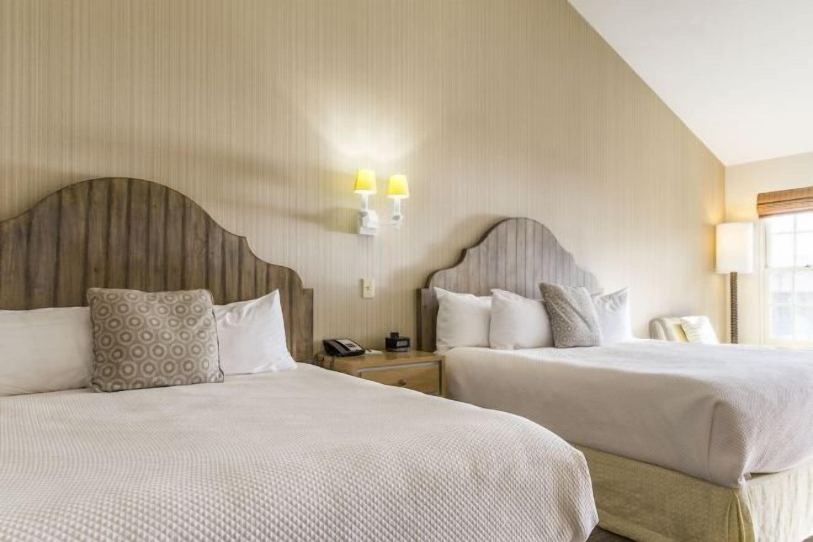 Caja de seguridad en la habitación y escritorio 