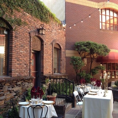 Historic Cary House Hotel